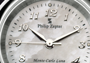 Уникальный циферблат часов Monte Carlo Luna Lady женственнен и элегантен.
