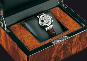 Часы Philip Zepter производятся в ограниченных количествах в Швейцарии – стране, которая сама является символом точности и качества.